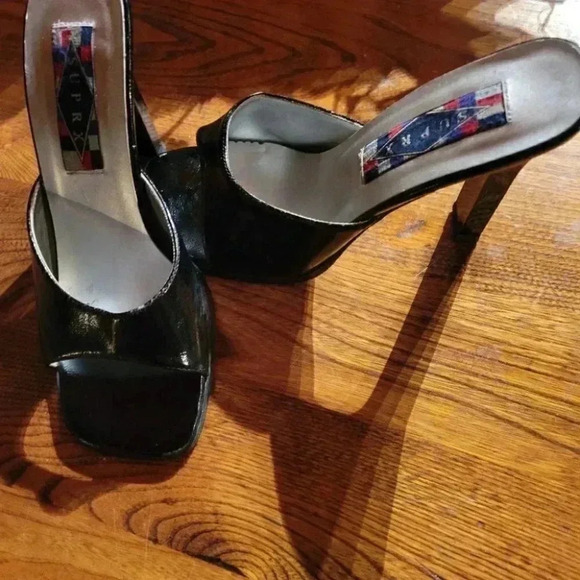 Suprex Woman's Black  Dressy Patent Sandal with 4" Heel - Picture 4 of 9